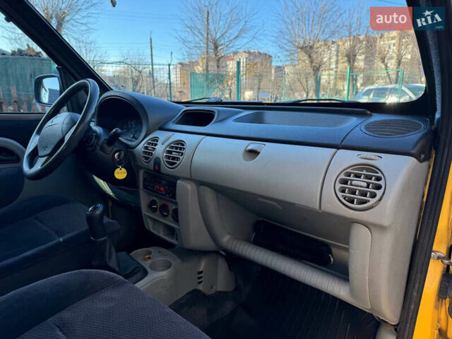 Желтый Рено Кенгу, объемом двигателя 1.46 л и пробегом 110 тыс. км за 4100 $, фото 31 на Automoto.ua