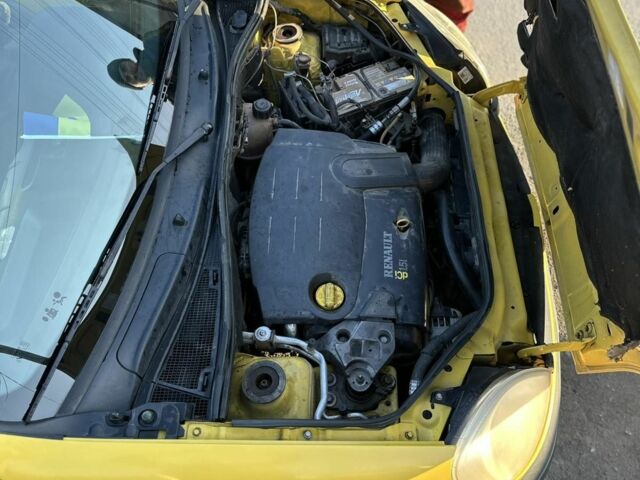 Желтый Рено Кенгу, объемом двигателя 1.5 л и пробегом 365 тыс. км за 3250 $, фото 13 на Automoto.ua