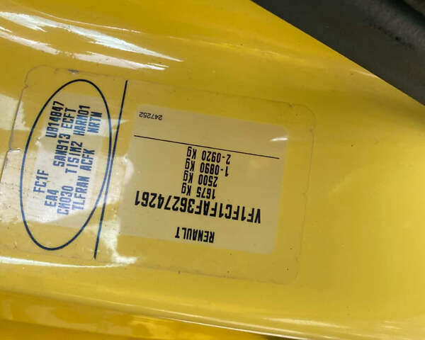 Желтый Рено Кенгу, объемом двигателя 1.46 л и пробегом 110 тыс. км за 4100 $, фото 8 на Automoto.ua