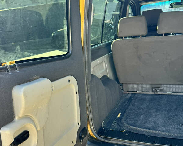 Желтый Рено Кенгу, объемом двигателя 1.46 л и пробегом 289 тыс. км за 3200 $, фото 12 на Automoto.ua