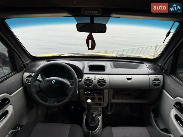 Желтый Рено Кенгу, объемом двигателя 1.46 л и пробегом 230 тыс. км за 3999 $, фото 12 на Automoto.ua