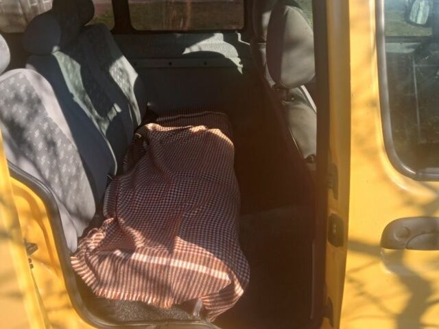 Желтый Рено Кенгу, объемом двигателя 1.5 л и пробегом 294 тыс. км за 3300 $, фото 4 на Automoto.ua