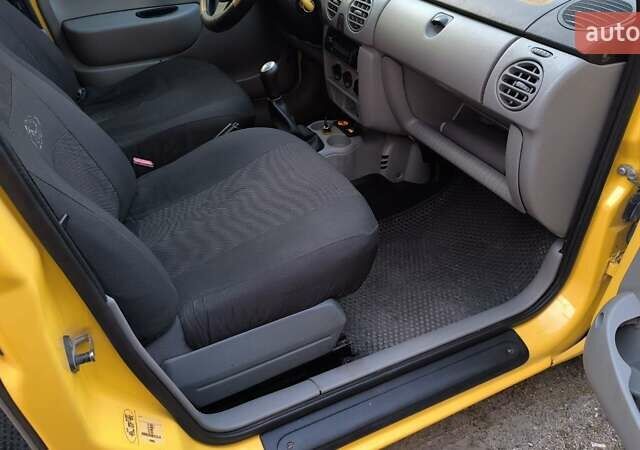 Желтый Рено Кенгу, объемом двигателя 1.5 л и пробегом 320 тыс. км за 4400 $, фото 11 на Automoto.ua