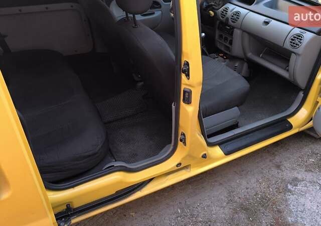 Желтый Рено Кенгу, объемом двигателя 1.5 л и пробегом 320 тыс. км за 4400 $, фото 10 на Automoto.ua