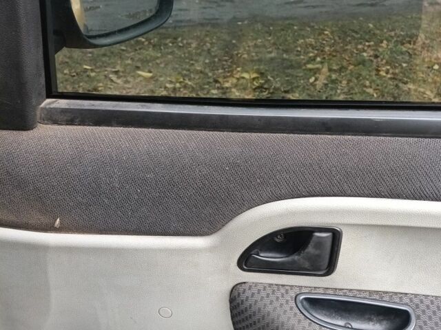 Желтый Рено Кенгу, объемом двигателя 1.5 л и пробегом 207 тыс. км за 3600 $, фото 2 на Automoto.ua