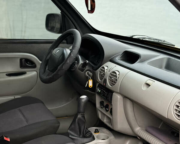 Желтый Рено Кенгу, объемом двигателя 1.46 л и пробегом 230 тыс. км за 3999 $, фото 15 на Automoto.ua