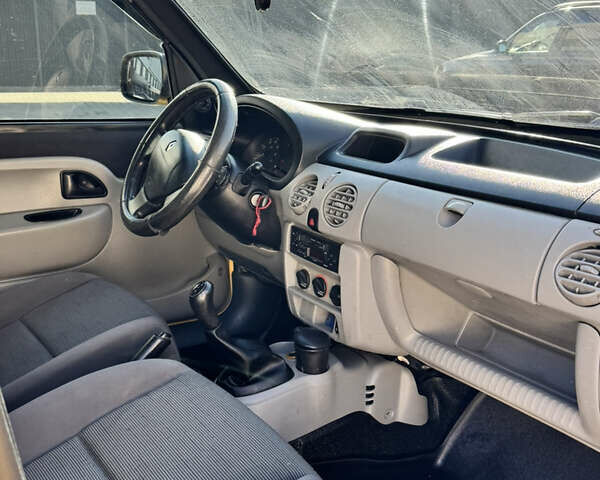 Желтый Рено Кенгу, объемом двигателя 1.46 л и пробегом 289 тыс. км за 3200 $, фото 15 на Automoto.ua