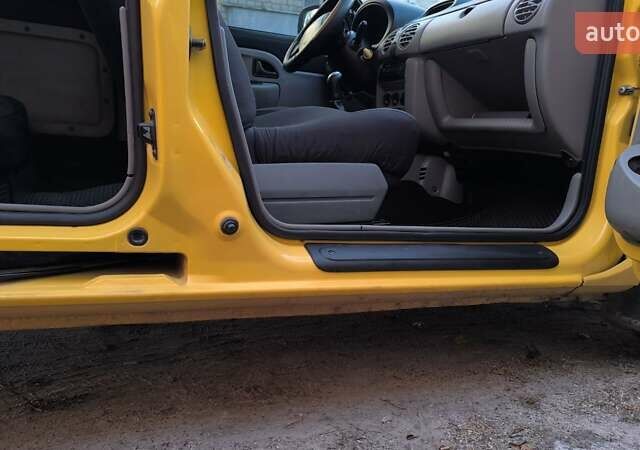 Желтый Рено Кенгу, объемом двигателя 1.5 л и пробегом 320 тыс. км за 4400 $, фото 12 на Automoto.ua