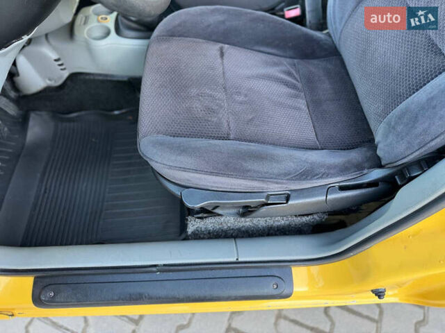 Желтый Рено Кенгу, объемом двигателя 1.46 л и пробегом 110 тыс. км за 4100 $, фото 18 на Automoto.ua