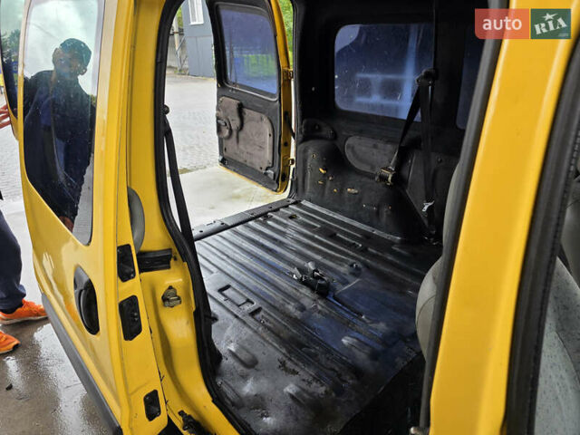 Желтый Рено Кенгу, объемом двигателя 1.46 л и пробегом 250 тыс. км за 3500 $, фото 5 на Automoto.ua