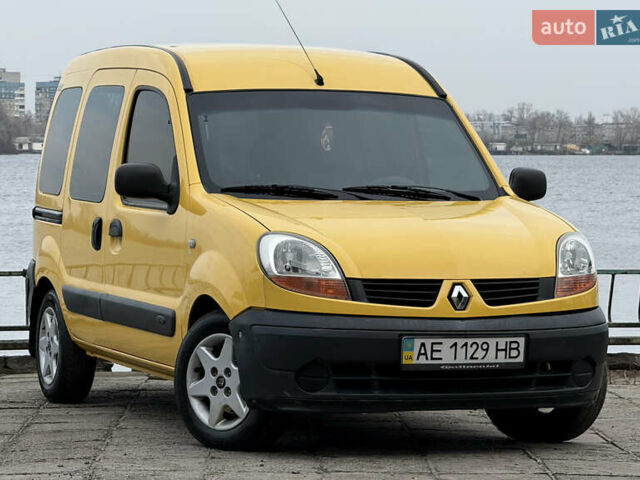 Желтый Рено Кенгу, объемом двигателя 1.46 л и пробегом 230 тыс. км за 3999 $, фото 1 на Automoto.ua