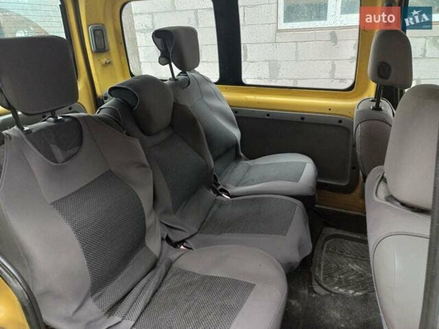 Желтый Рено Кенгу, объемом двигателя 1.5 л и пробегом 371 тыс. км за 3000 $, фото 7 на Automoto.ua