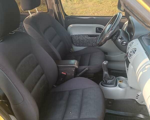 Желтый Рено Кенгу, объемом двигателя 1.46 л и пробегом 200 тыс. км за 3800 $, фото 7 на Automoto.ua