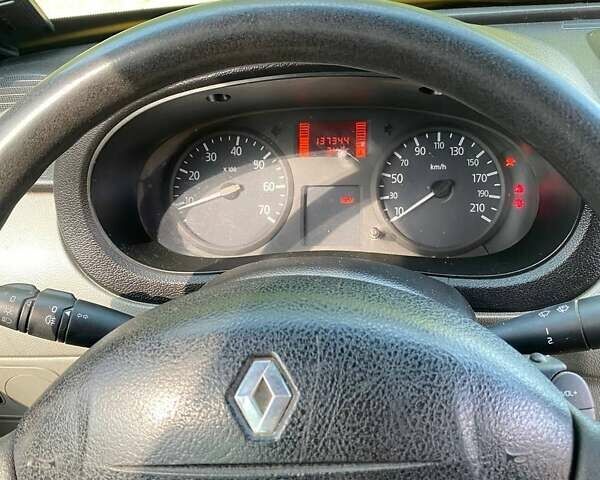 Желтый Рено Кенгу, объемом двигателя 1.46 л и пробегом 137 тыс. км за 4700 $, фото 4 на Automoto.ua