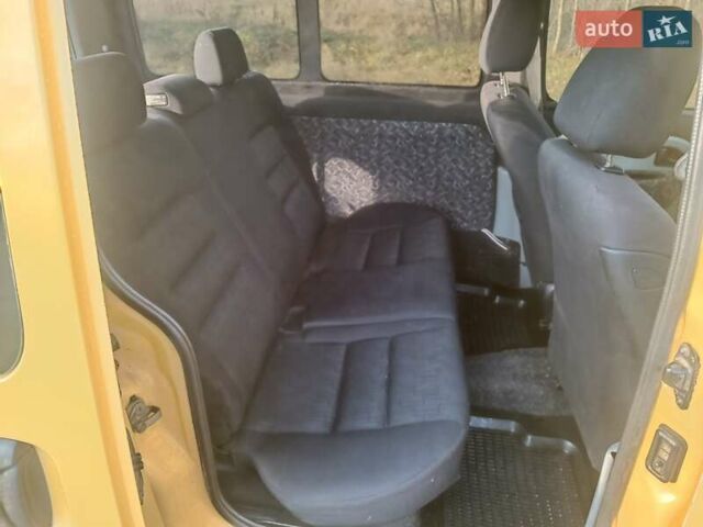 Желтый Рено Кенгу, объемом двигателя 1.46 л и пробегом 200 тыс. км за 3800 $, фото 9 на Automoto.ua