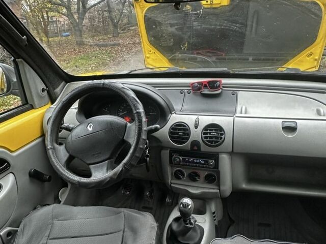 Желтый Рено Кенгу, объемом двигателя 1.9 л и пробегом 200 тыс. км за 2800 $, фото 4 на Automoto.ua