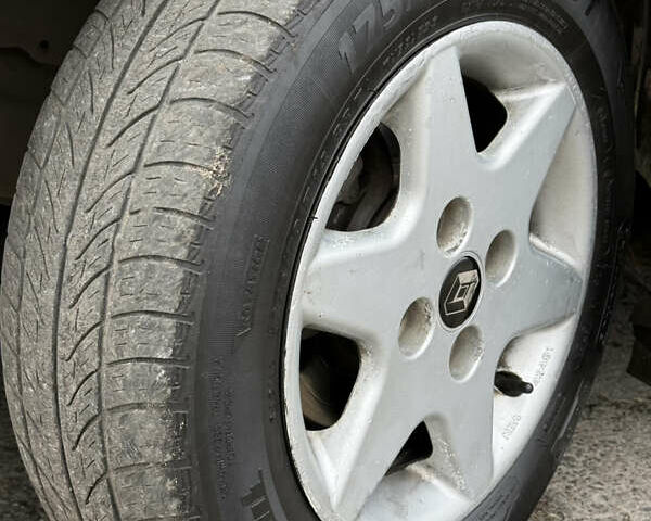 Желтый Рено Кенгу, объемом двигателя 1.46 л и пробегом 230 тыс. км за 3999 $, фото 23 на Automoto.ua