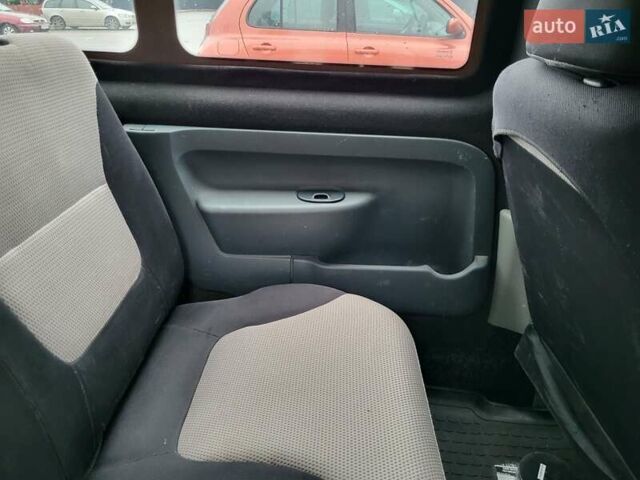 Желтый Рено Кенгу, объемом двигателя 1.5 л и пробегом 263 тыс. км за 5000 $, фото 8 на Automoto.ua