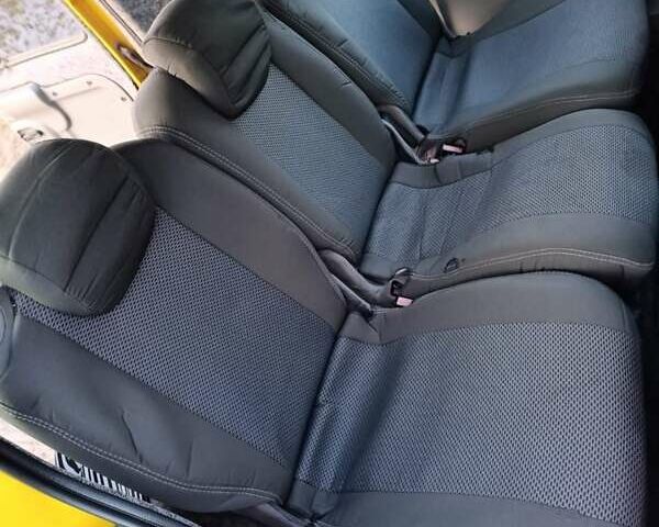 Желтый Рено Кенгу, объемом двигателя 1.5 л и пробегом 364 тыс. км за 3800 $, фото 4 на Automoto.ua