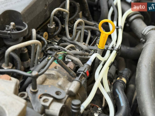 Желтый Рено Кенгу, объемом двигателя 1.46 л и пробегом 230 тыс. км за 3999 $, фото 19 на Automoto.ua