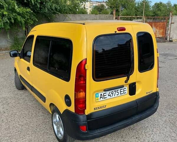Желтый Рено Кенгу, объемом двигателя 1.46 л и пробегом 137 тыс. км за 4700 $, фото 3 на Automoto.ua