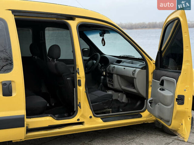 Желтый Рено Кенгу, объемом двигателя 1.46 л и пробегом 230 тыс. км за 3999 $, фото 14 на Automoto.ua