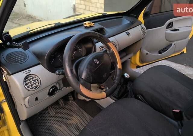 Желтый Рено Кенгу, объемом двигателя 1.5 л и пробегом 320 тыс. км за 4400 $, фото 6 на Automoto.ua