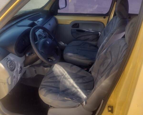 Желтый Рено Кенгу, объемом двигателя 1.46 л и пробегом 382 тыс. км за 2800 $, фото 10 на Automoto.ua