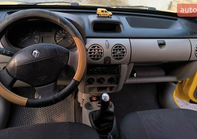 Желтый Рено Кенгу, объемом двигателя 1.5 л и пробегом 320 тыс. км за 4400 $, фото 7 на Automoto.ua