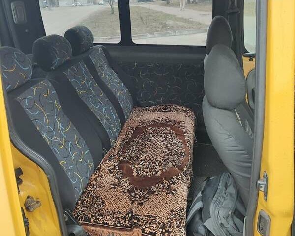 Желтый Рено Кенгу, объемом двигателя 1.46 л и пробегом 340 тыс. км за 4200 $, фото 4 на Automoto.ua