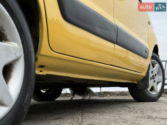 Желтый Рено Кенгу, объемом двигателя 1.46 л и пробегом 230 тыс. км за 3999 $, фото 22 на Automoto.ua