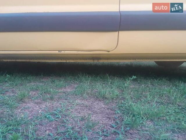 Жовтий Рено Кєнгу, об'ємом двигуна 1.5 л та пробігом 150 тис. км за 3800 $, фото 6 на Automoto.ua