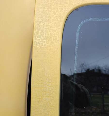 Желтый Рено Кенгу, объемом двигателя 1.5 л и пробегом 204 тыс. км за 4500 $, фото 2 на Automoto.ua