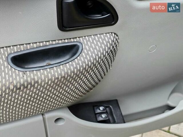 Желтый Рено Кенгу, объемом двигателя 1.46 л и пробегом 200 тыс. км за 3700 $, фото 8 на Automoto.ua