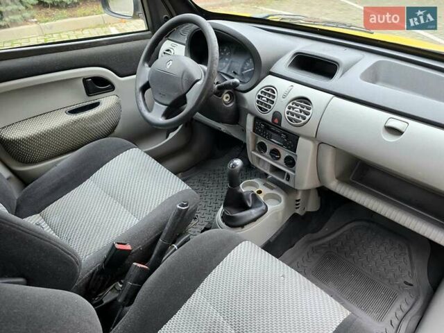 Желтый Рено Кенгу, объемом двигателя 1.46 л и пробегом 200 тыс. км за 3300 $, фото 17 на Automoto.ua