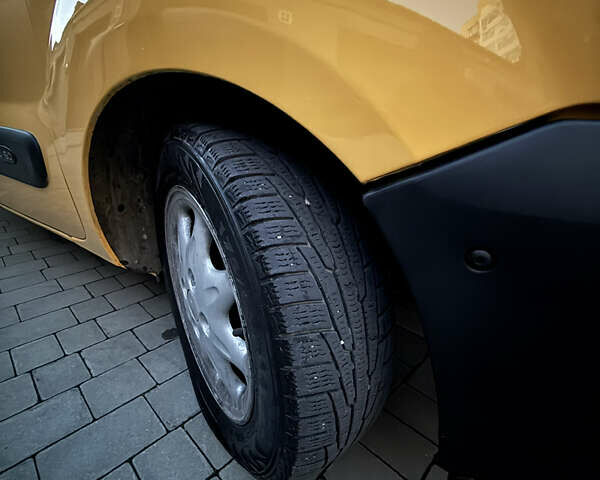 Рено Кєнгу 2007 у Каменце-Подольском на Automoto.ua Жовтий Рено Кєнгу, об'ємом двигуна 1.46 л та пробігом 325 тис. км за 3850 $, фото 17 на Automoto.ua