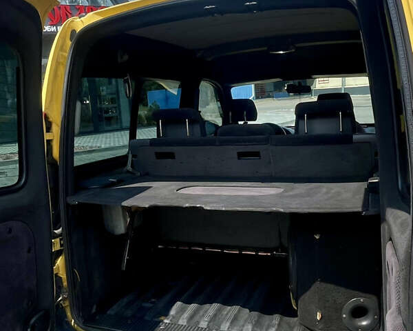 Желтый Рено Кенгу, объемом двигателя 1.5 л и пробегом 260 тыс. км за 4700 $, фото 11 на Automoto.ua