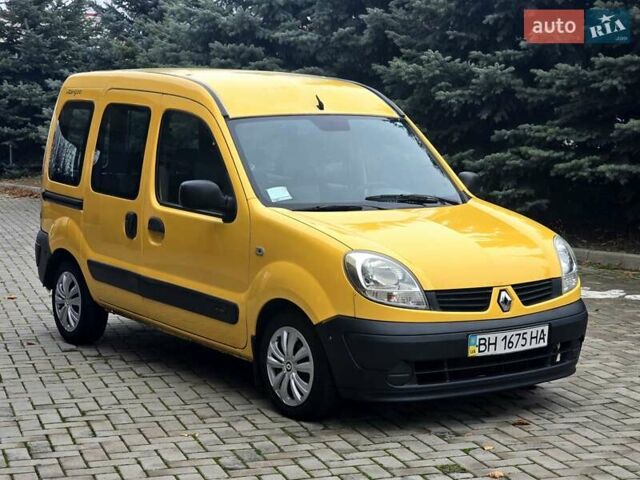 Желтый Рено Кенгу, объемом двигателя 1.46 л и пробегом 200 тыс. км за 3300 $, фото 7 на Automoto.ua