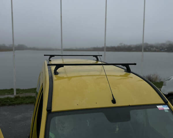 Желтый Рено Кенгу, объемом двигателя 1.5 л и пробегом 220 тыс. км за 4300 $, фото 13 на Automoto.ua