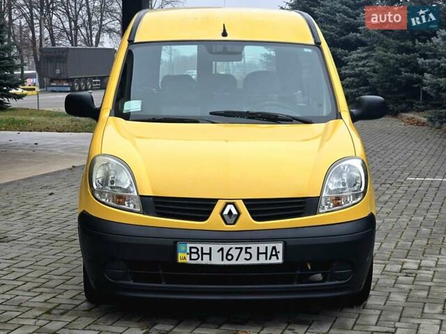 Желтый Рено Кенгу, объемом двигателя 1.46 л и пробегом 200 тыс. км за 3300 $, фото 2 на Automoto.ua