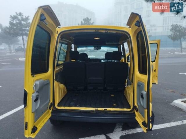 Желтый Рено Кенгу, объемом двигателя 1.5 л и пробегом 303 тыс. км за 3500 $, фото 16 на Automoto.ua