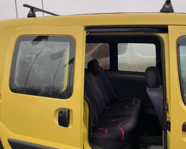 Желтый Рено Кенгу, объемом двигателя 1.5 л и пробегом 220 тыс. км за 4300 $, фото 8 на Automoto.ua