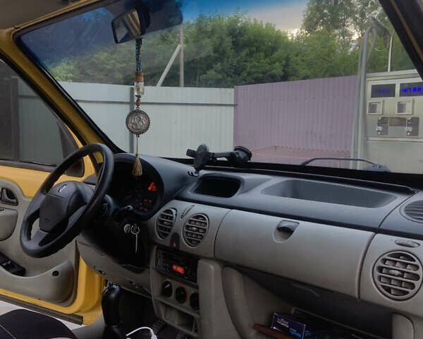 Жовтий Рено Кєнгу, об'ємом двигуна 1.5 л та пробігом 265 тис. км за 4000 $, фото 14 на Automoto.ua