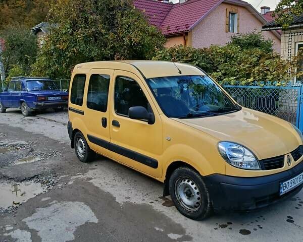 Желтый Рено Кенгу, объемом двигателя 1.46 л и пробегом 281 тыс. км за 3300 $, фото 4 на Automoto.ua