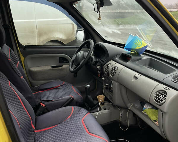 Желтый Рено Кенгу, объемом двигателя 1.5 л и пробегом 220 тыс. км за 4300 $, фото 12 на Automoto.ua