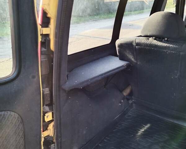 Желтый Рено Кенгу, объемом двигателя 1.5 л и пробегом 158 тыс. км за 4300 $, фото 7 на Automoto.ua