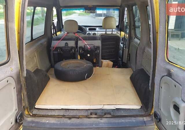 Желтый Рено Кенгу, объемом двигателя 1.5 л и пробегом 252 тыс. км за 3800 $, фото 7 на Automoto.ua