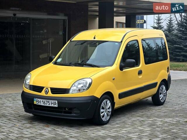 Желтый Рено Кенгу, объемом двигателя 1.46 л и пробегом 200 тыс. км за 3700 $, фото 1 на Automoto.ua