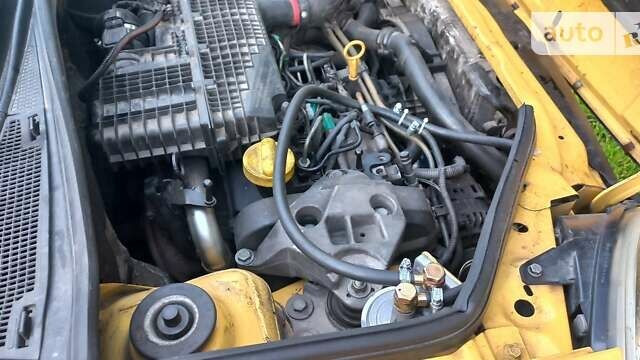 Желтый Рено Кенгу, объемом двигателя 0 л и пробегом 225 тыс. км за 4399 $, фото 1 на Automoto.ua
