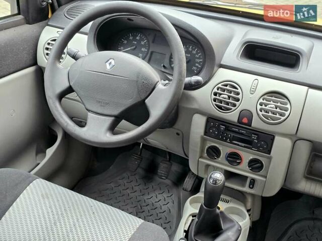 Желтый Рено Кенгу, объемом двигателя 1.46 л и пробегом 200 тыс. км за 3300 $, фото 12 на Automoto.ua